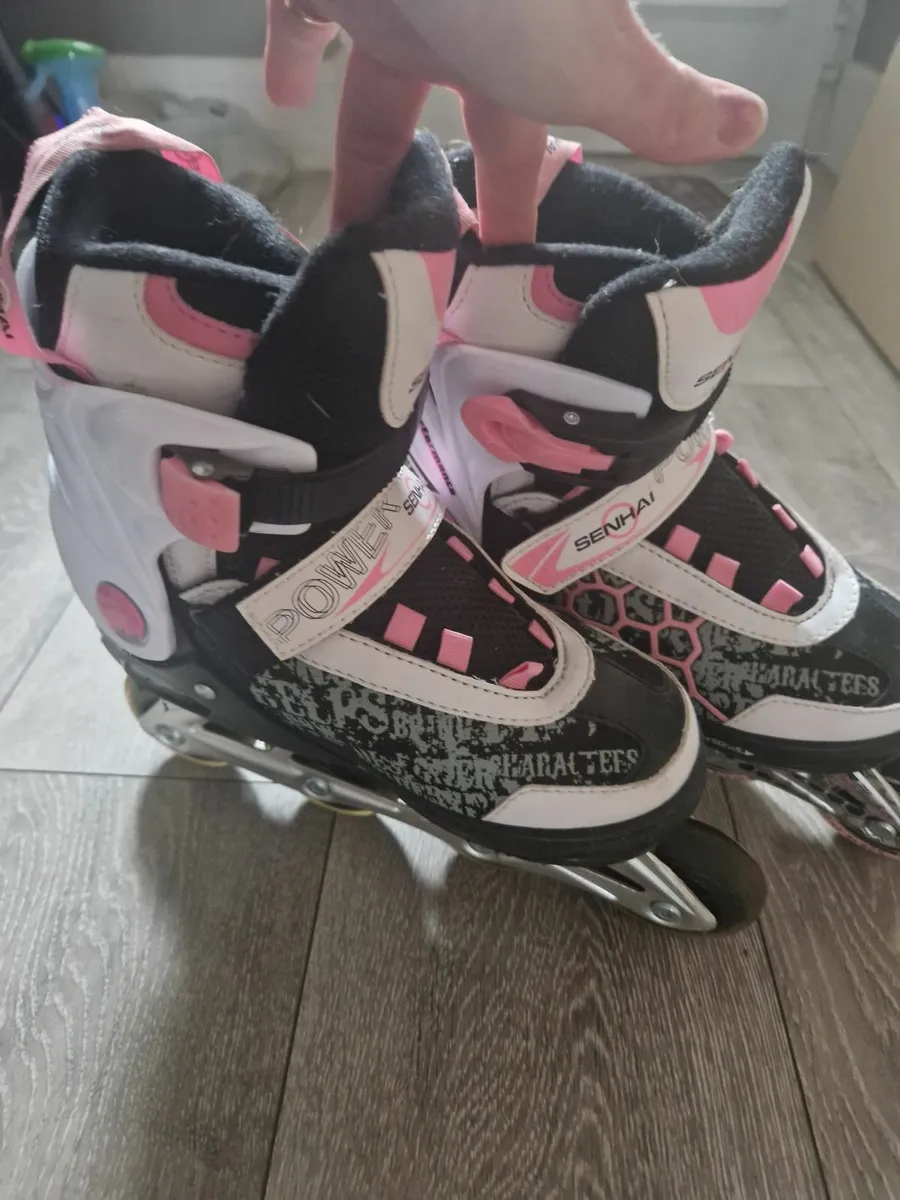 Skates and helmets - Image 2