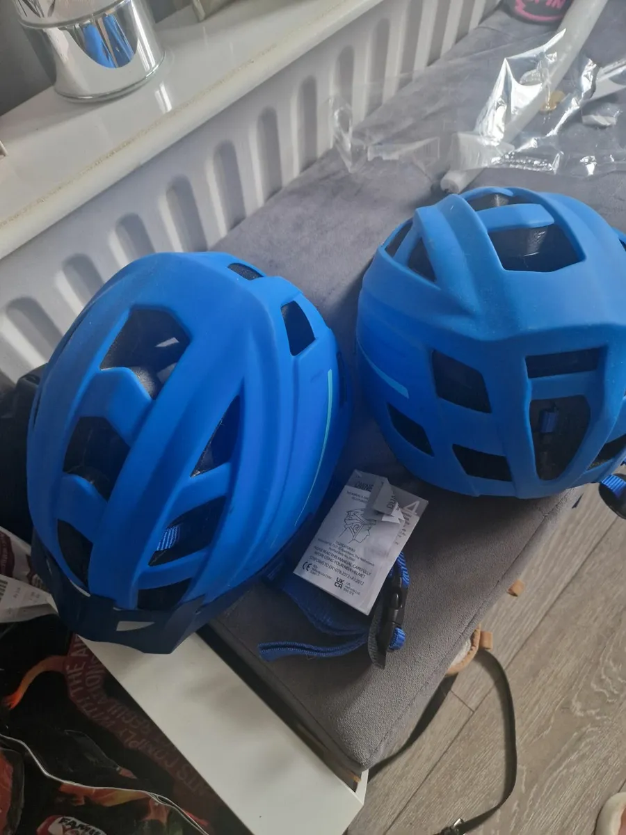 Skates and helmets - Image 3