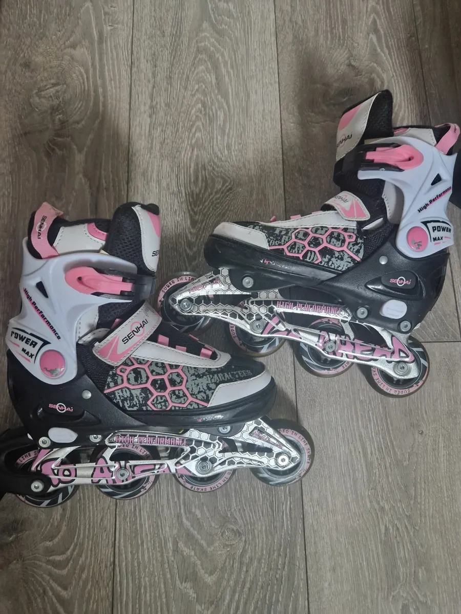 Skates and helmets - Image 1