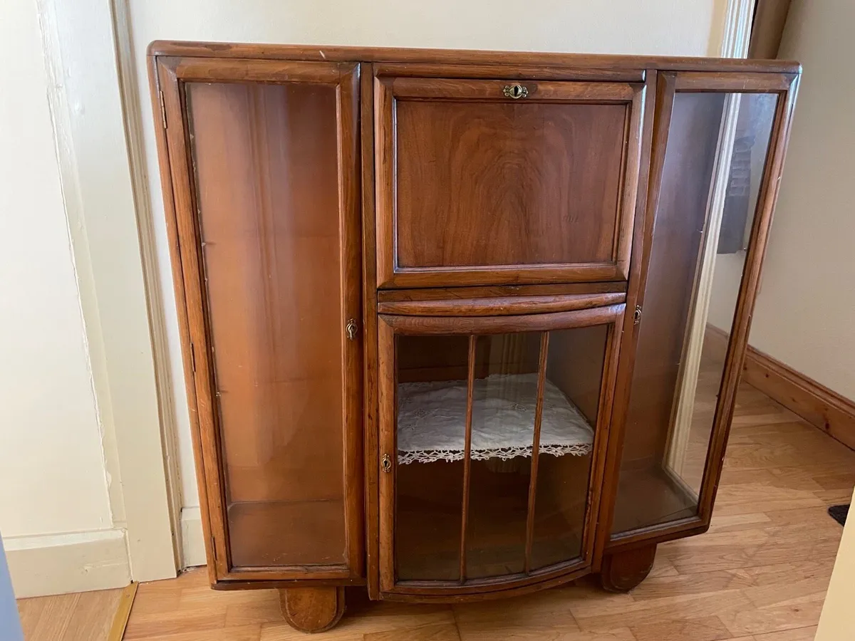 Display cabinet and adjustable bed trolly - Image 1