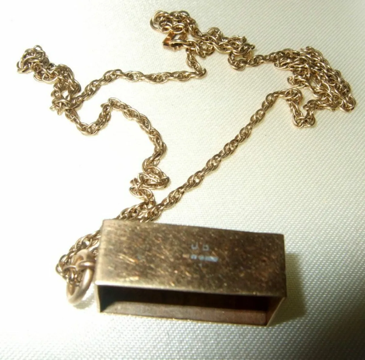 Vintage Hallmarked 9ct Gold Pendant & Chain - Image 3