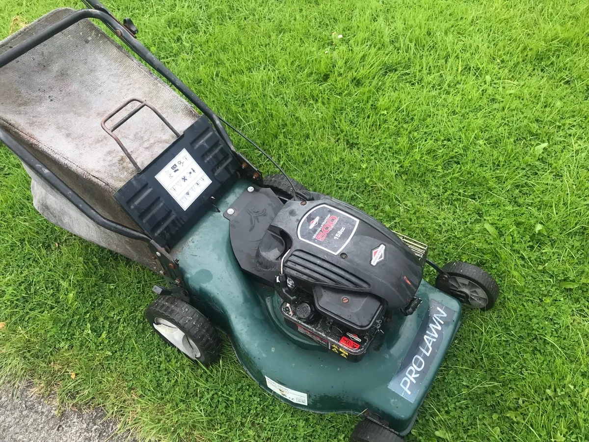 Pro lawn lawnmower For sale - Image 1