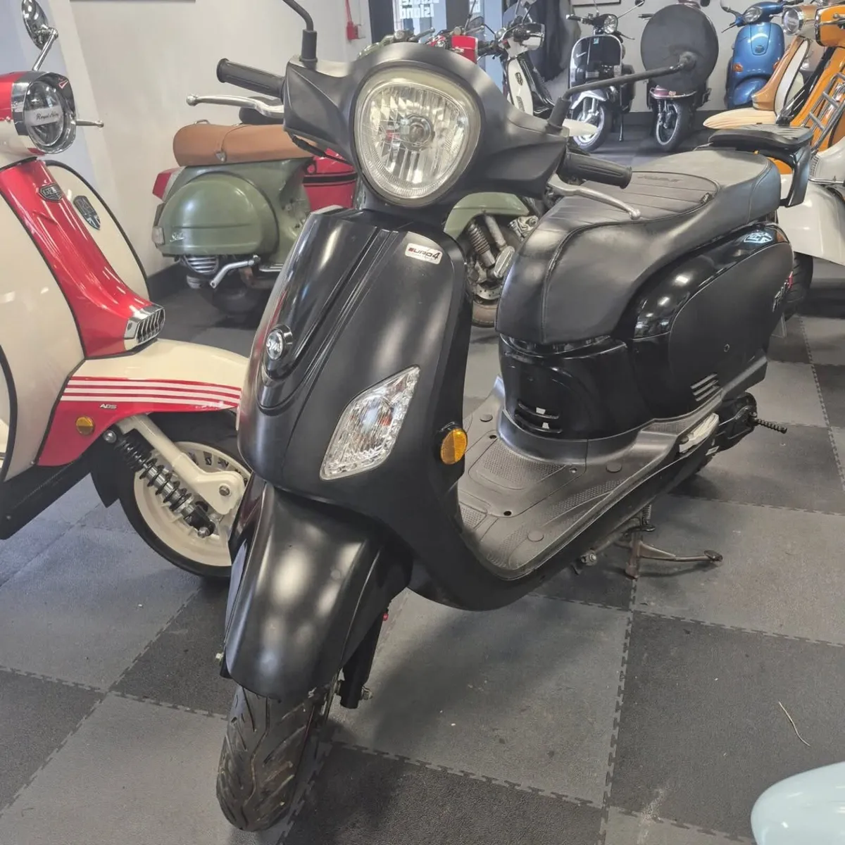 Sym fiddle 50cc like vespa - Image 1