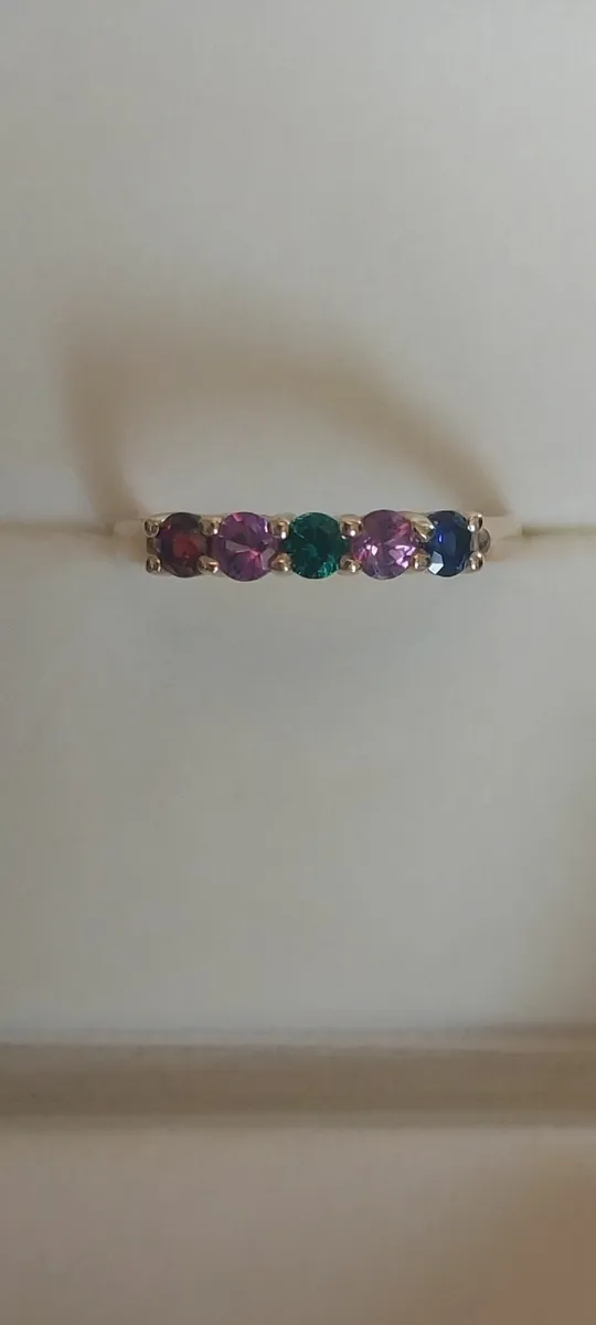 10 Carat Gold Rainbow Gemstone Ring - Image 1