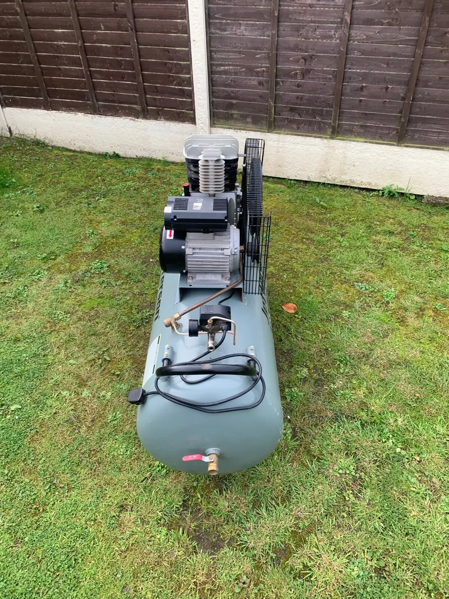 Air compressor -RED AD - Image 1