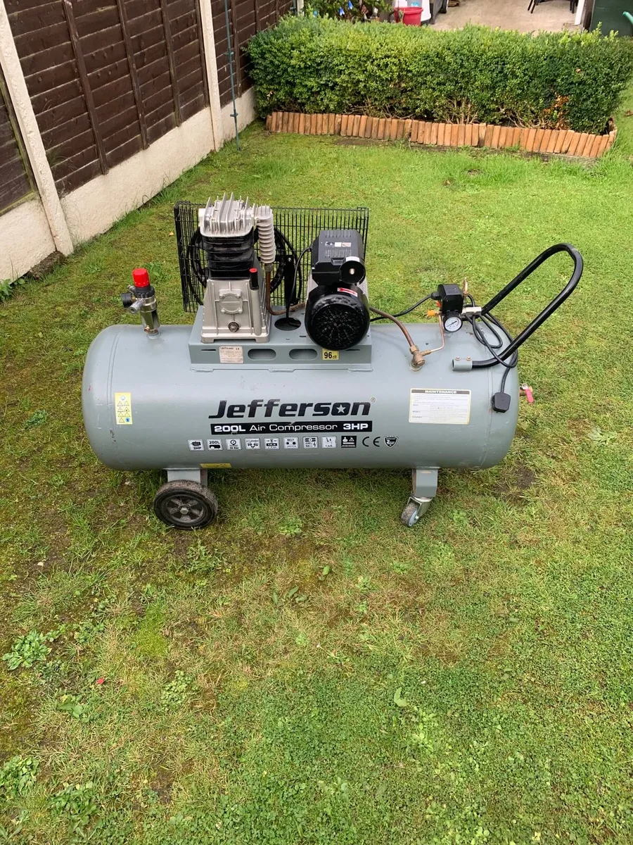 Air compressor -RED AD - Image 2