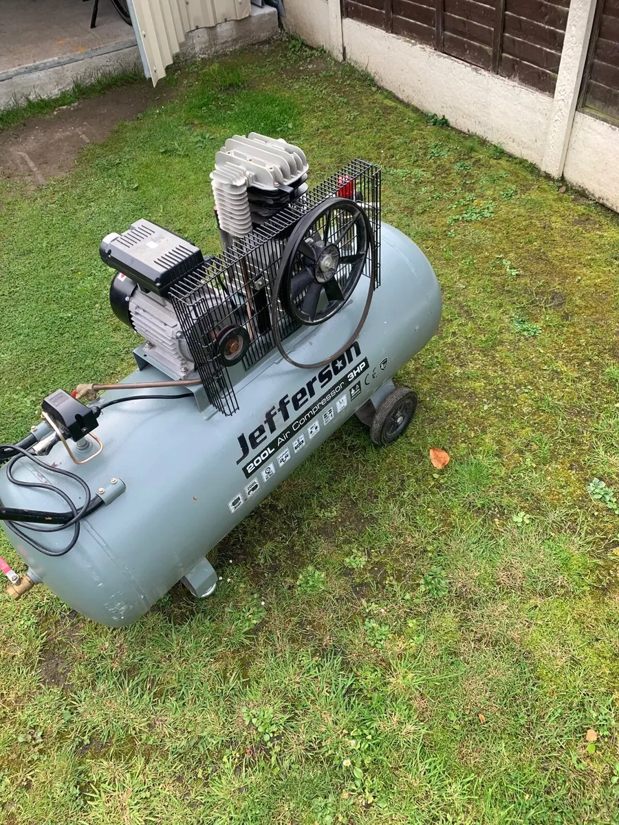 Air compressor -RED AD - Image 3