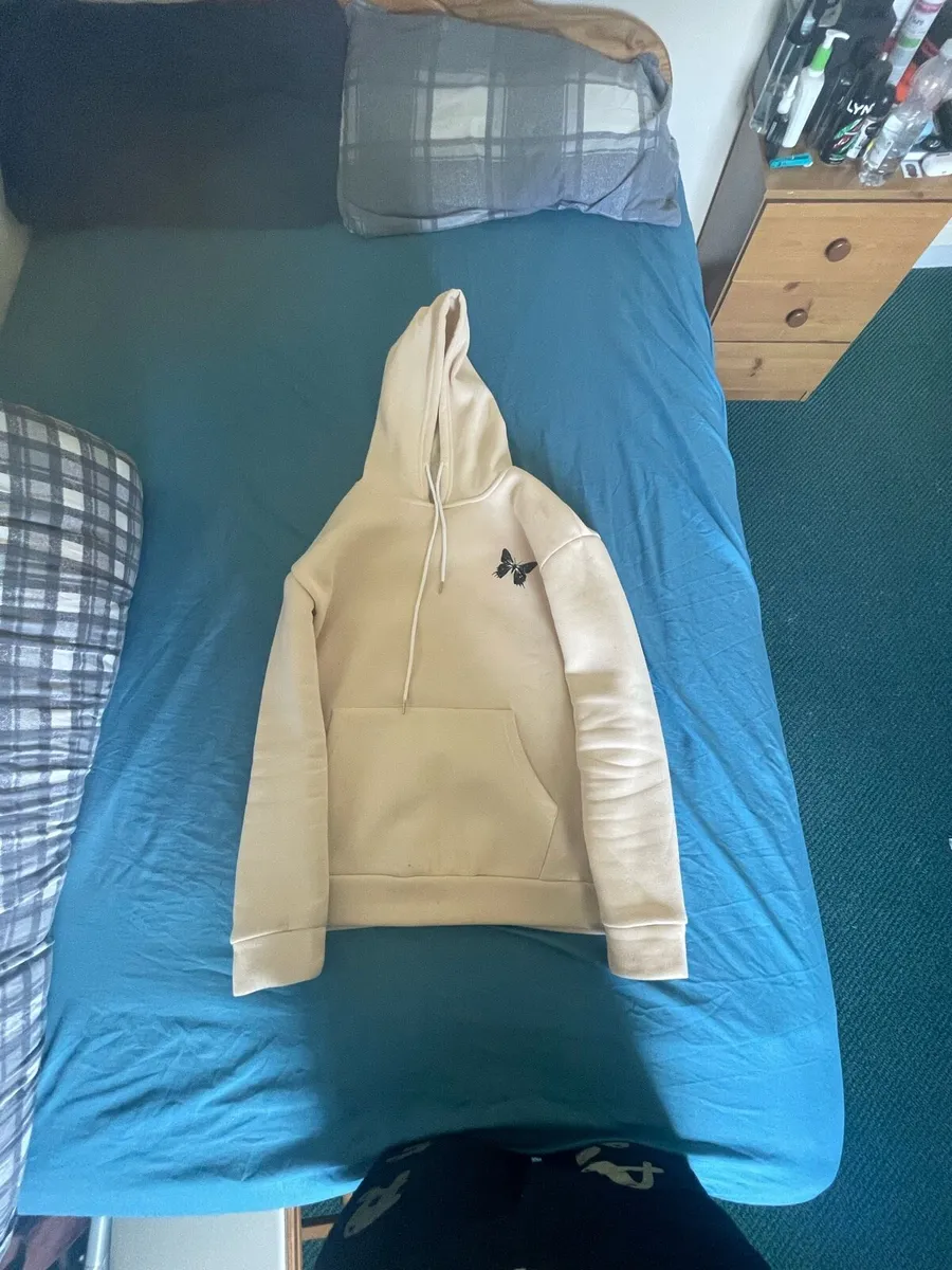 Hoodies and tracksuits - Image 1