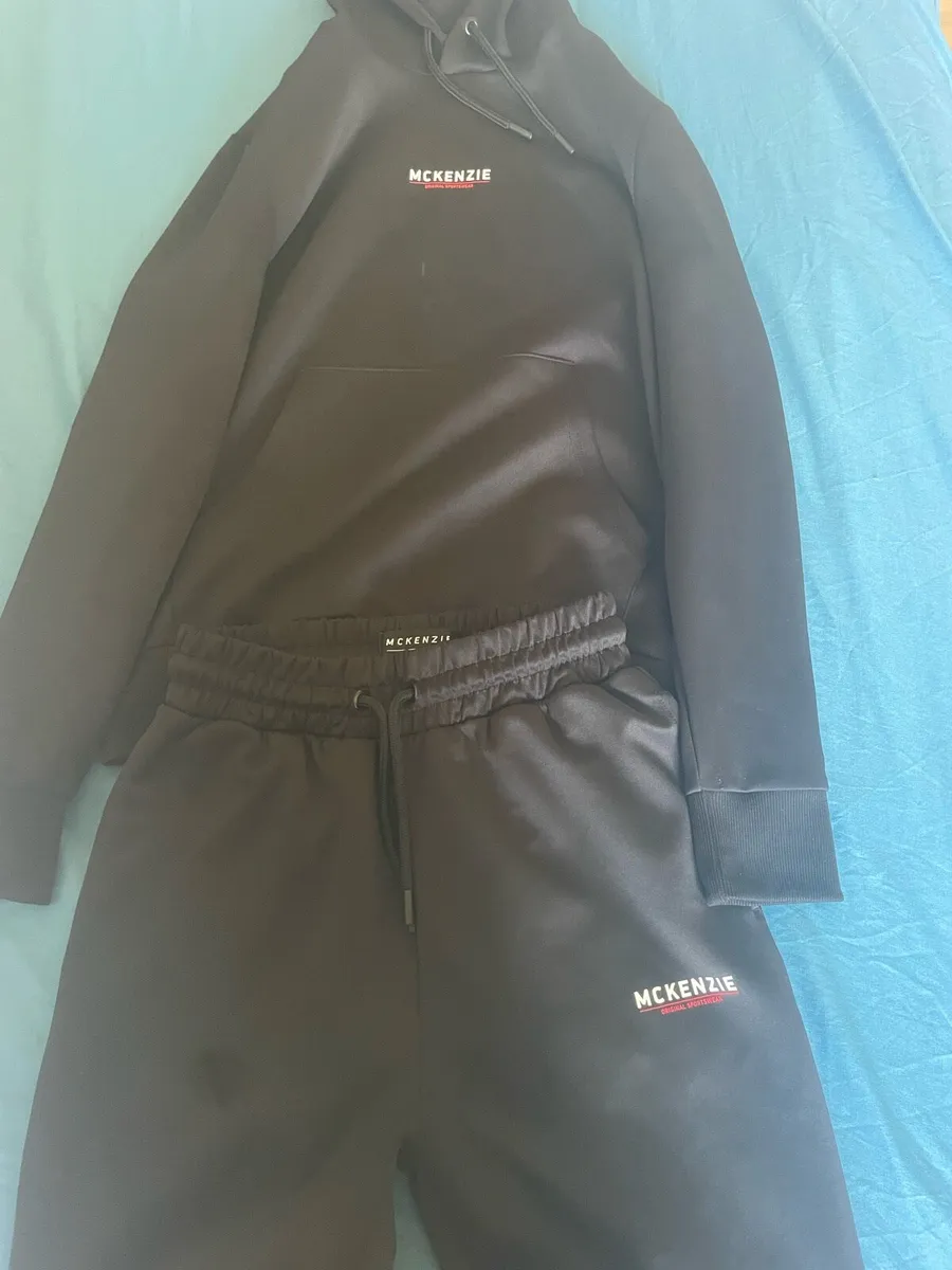Hoodies and tracksuits - Image 3