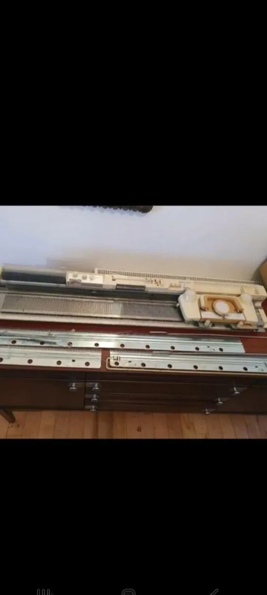 rare new empisal knitmaster 60s with new ribber - Image 3
