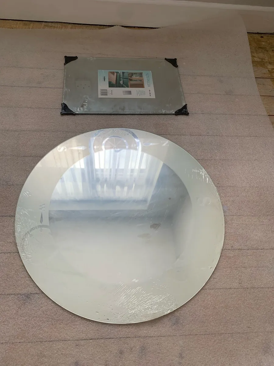Royal Tara lamp, Light shades & mirrors - Image 3