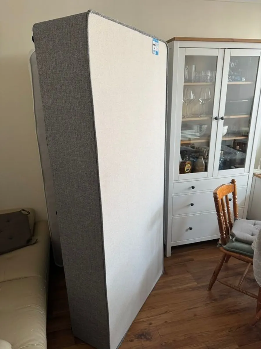 Single bed - Image 1