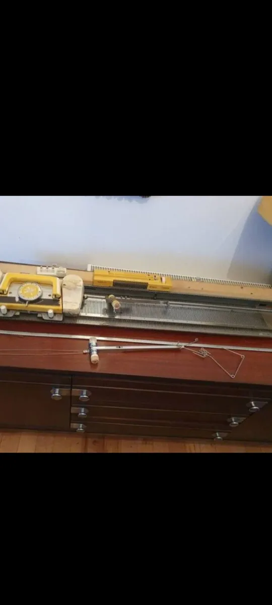 empisal knitmaster model 321 with new ribber - Image 1