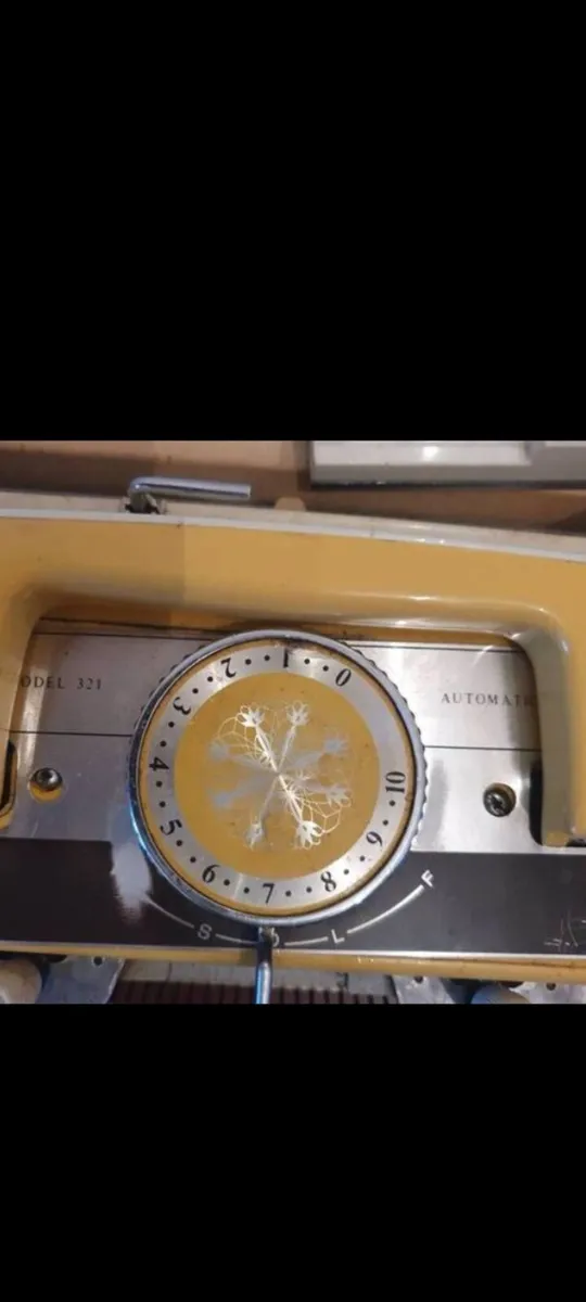 empisal knitmaster model 321 with new ribber - Image 2
