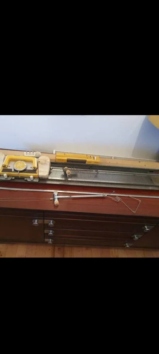 empisal knitmaster model 321 with new ribber - Image 4