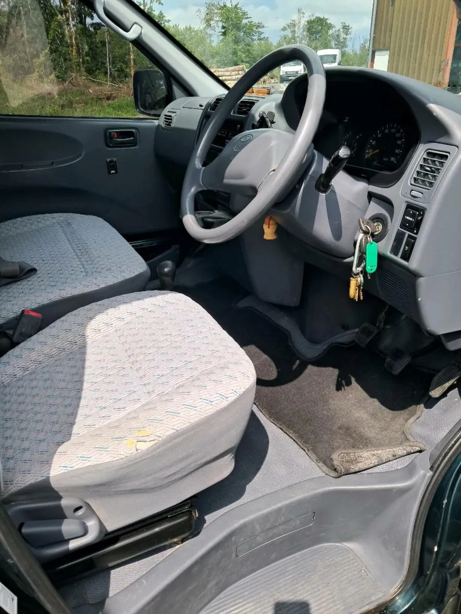 2005 Toyota Hiace Crewcab - Image 3