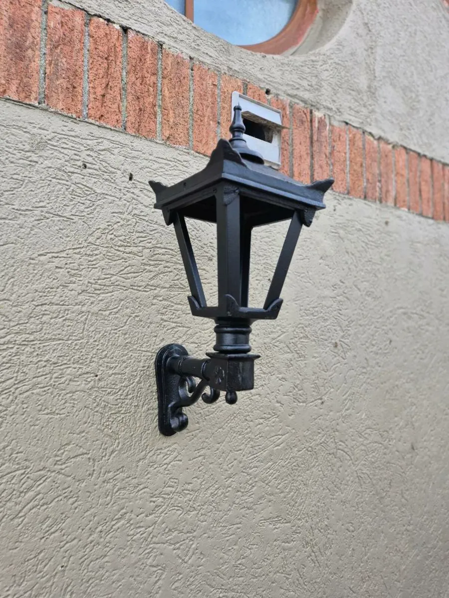 Cast iron lights 130 each - Image 1