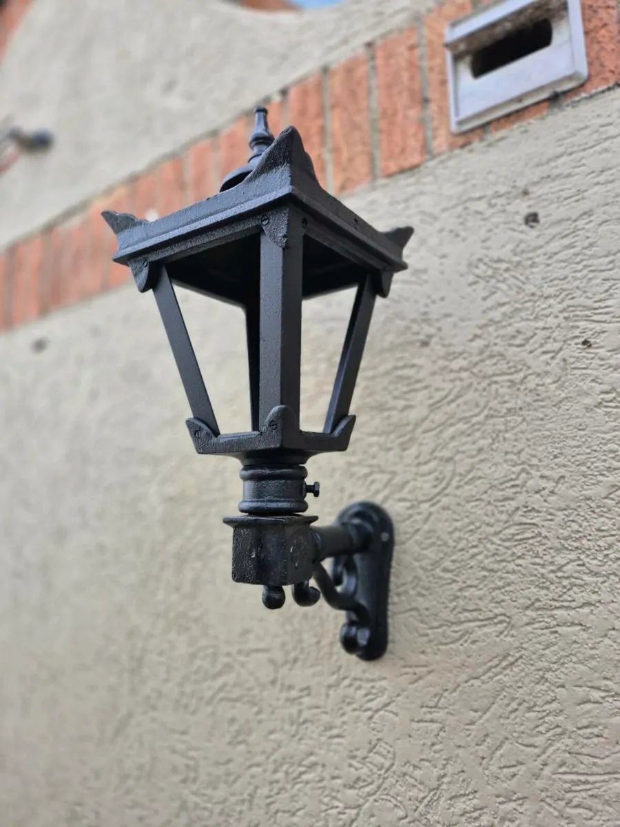 Cast iron lights 130 each - Image 4