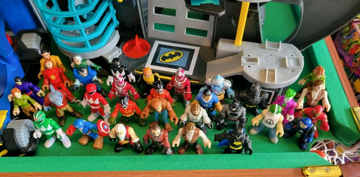 Imaginext Batman playsets plus over 50 characters - Image 2