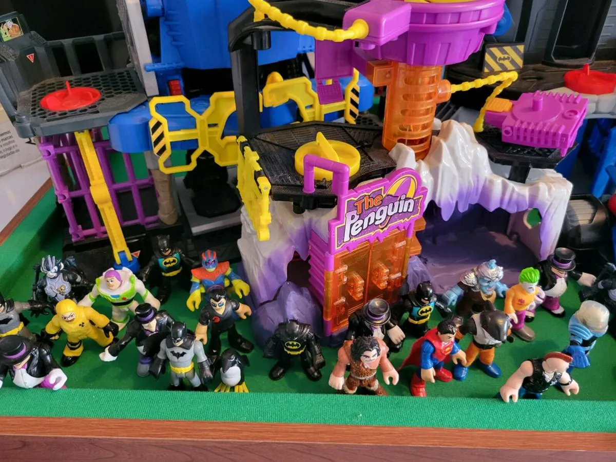 Imaginext Batman playsets plus over 50 characters - Image 3