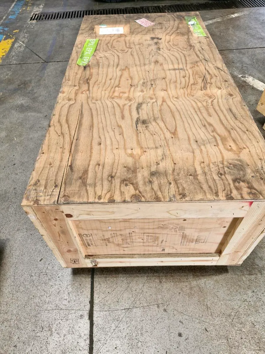 Large wooden crate - Image 1