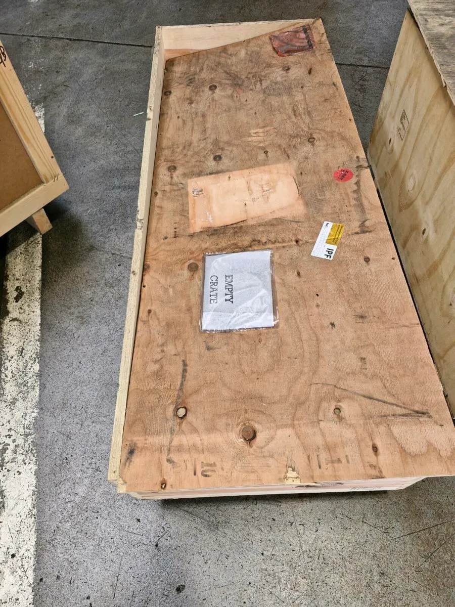 Wooden crate - Image 1