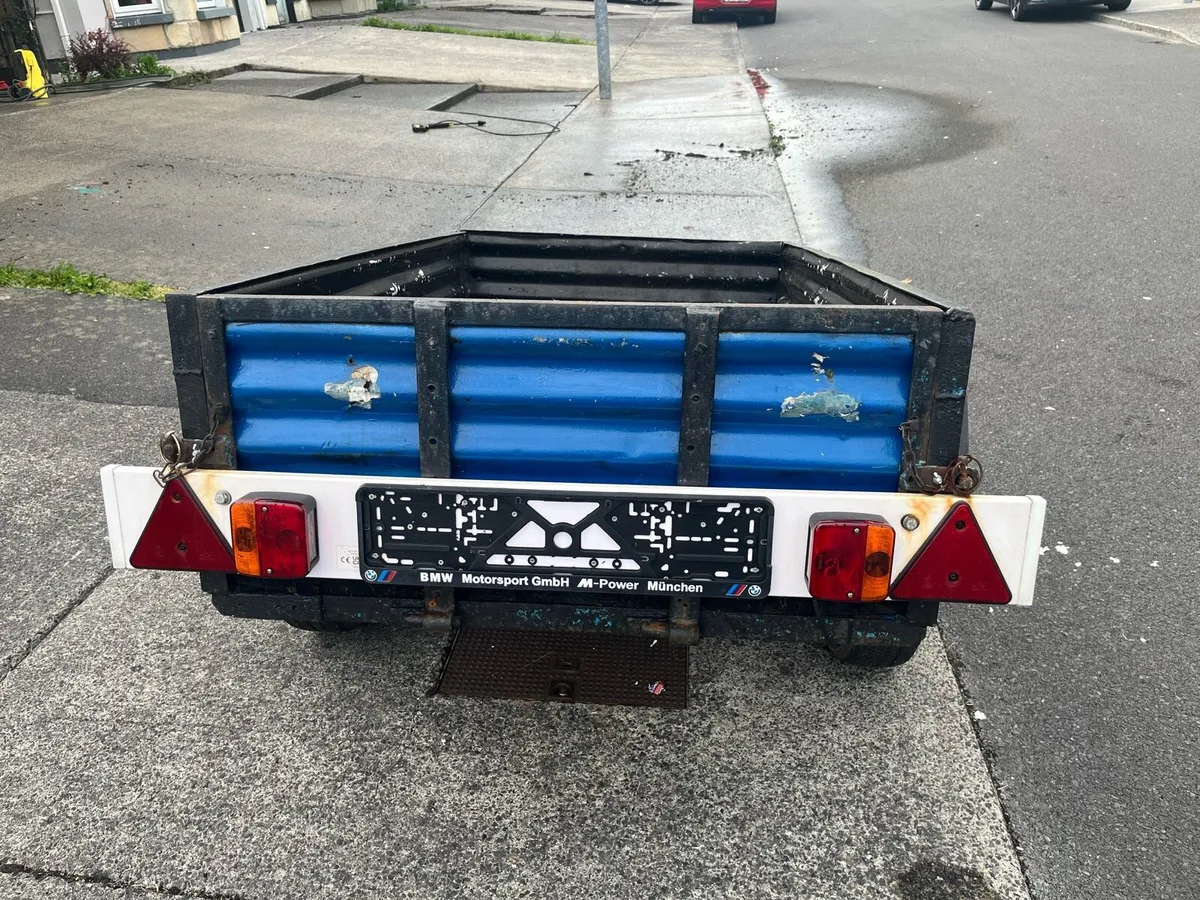 Trailer - Image 1