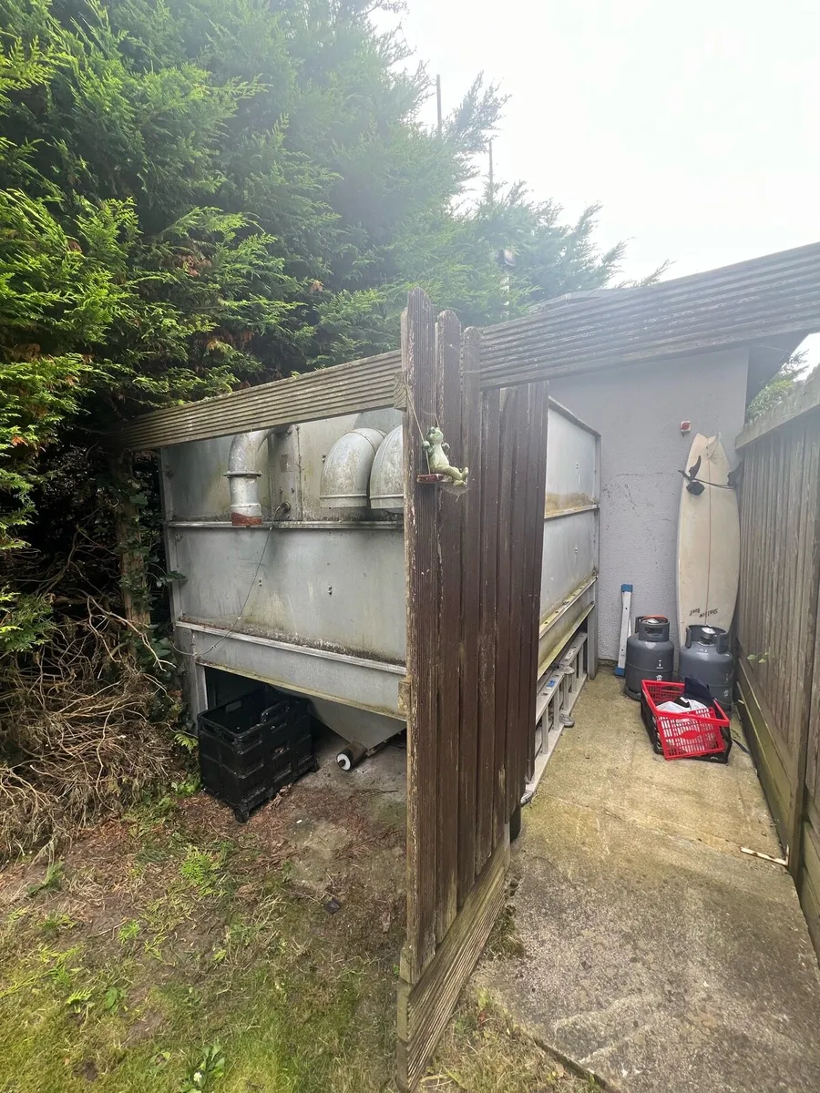 Wood pellet / grain tank with motorised auger - Image 3