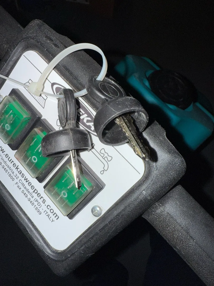 Industrial Eureka Floor cleaner - Image 3