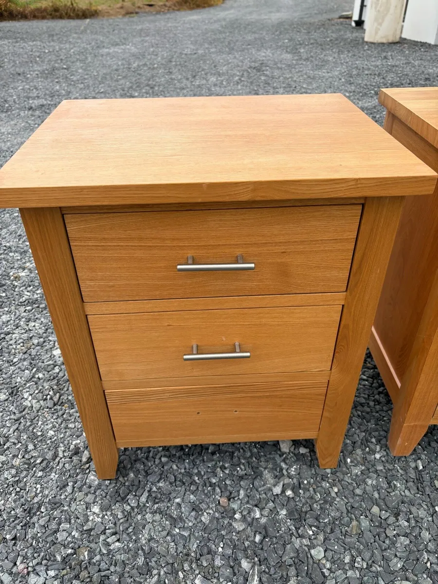 Oak bedside locker - Image 2