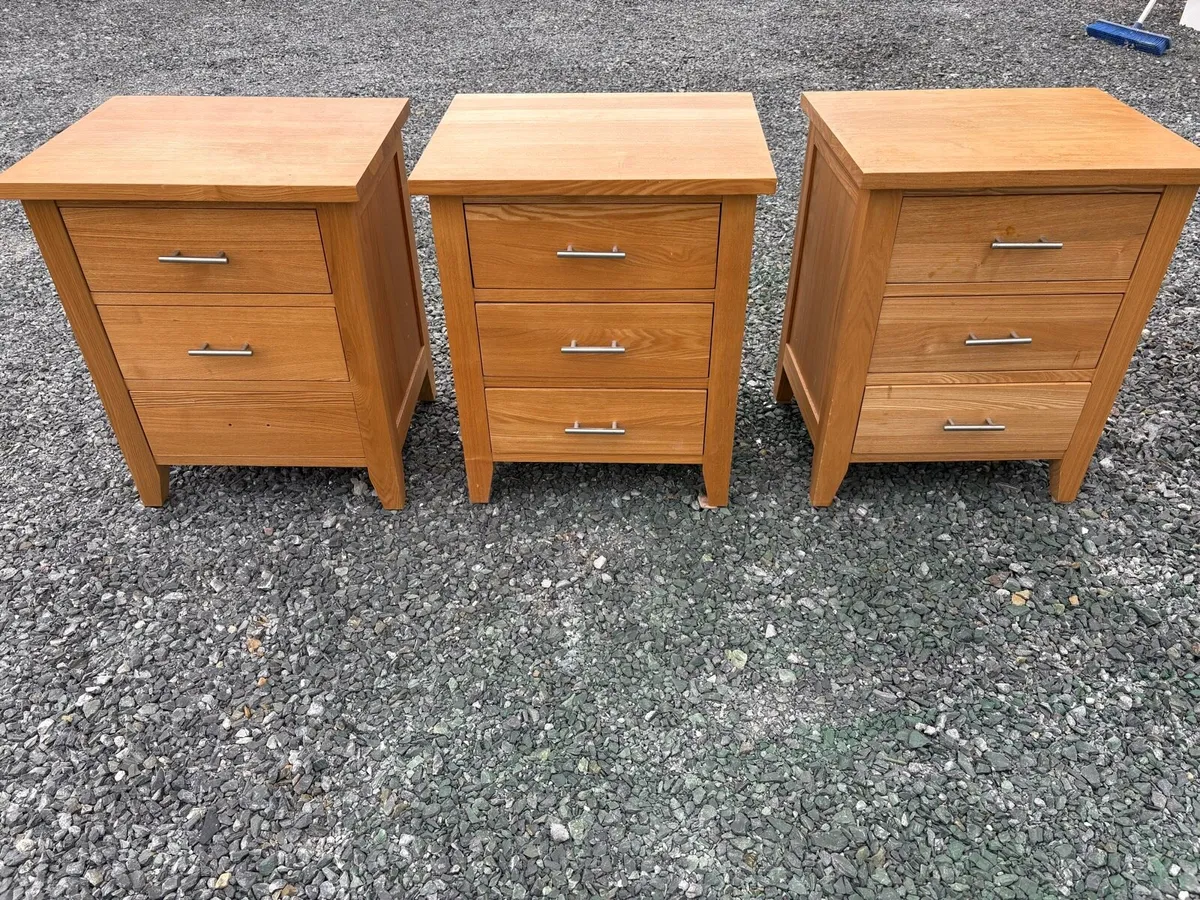 Oak bedside locker - Image 4