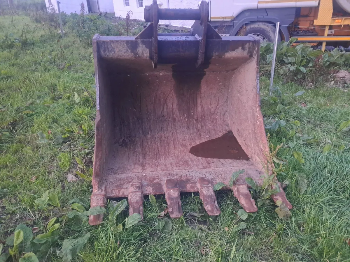 Tighe digging bucket 20 tonne - Image 1