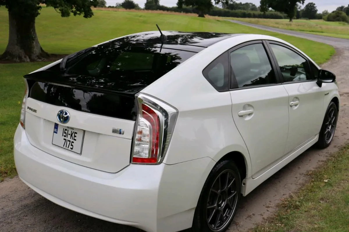 Toyota Prius 2015 107K KM - Image 3