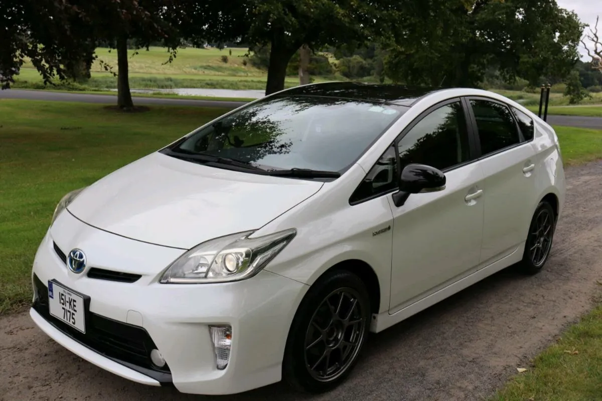 Toyota Prius 2015 107K KM - Image 1