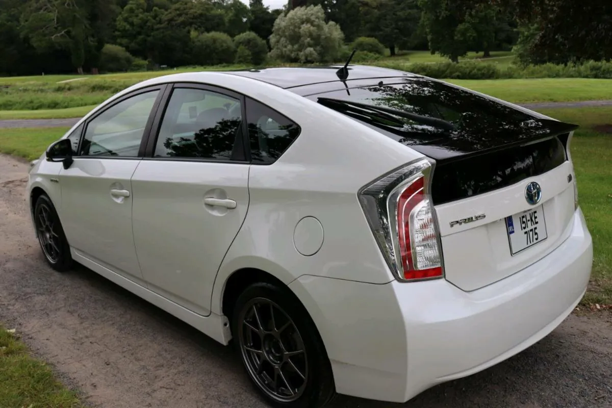 Toyota Prius 2015 107K KM - Image 4