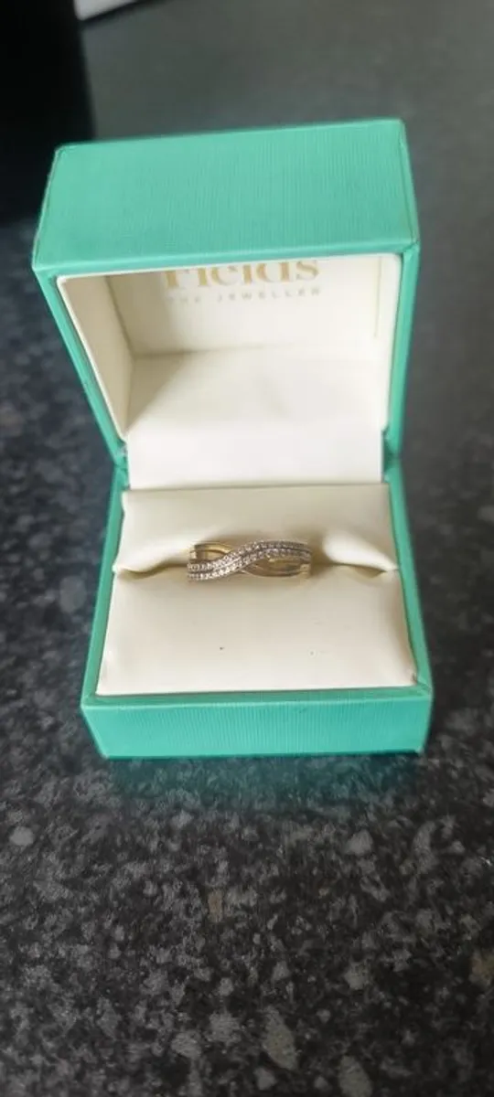 9ct gold crossover ring - fields jewelers - Image 1