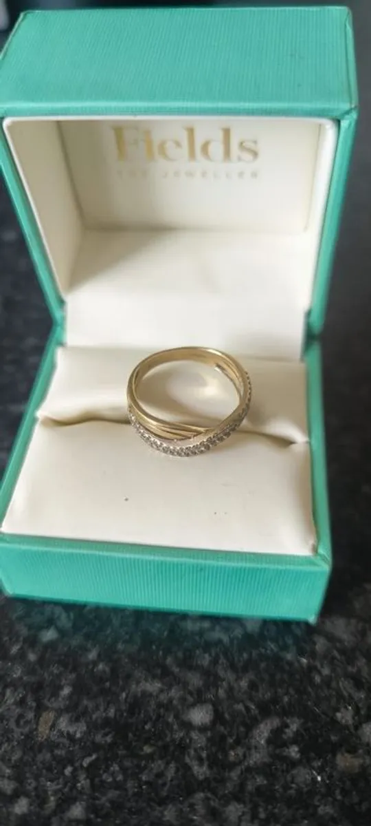 9ct gold crossover ring - fields jewelers - Image 2