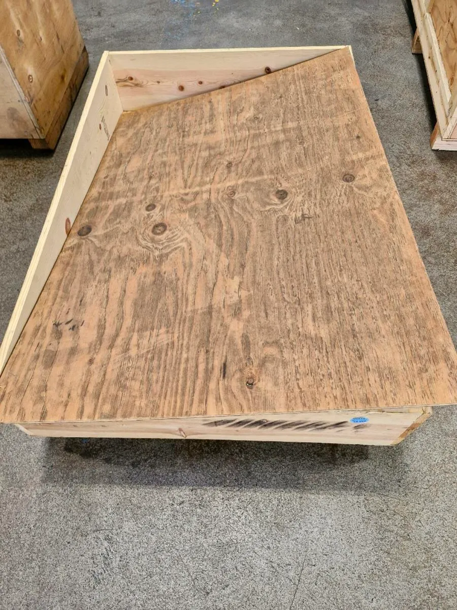 Large wooden crate - Image 1