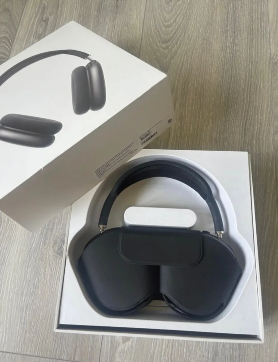 Apple AirPod max headphones - Image 1