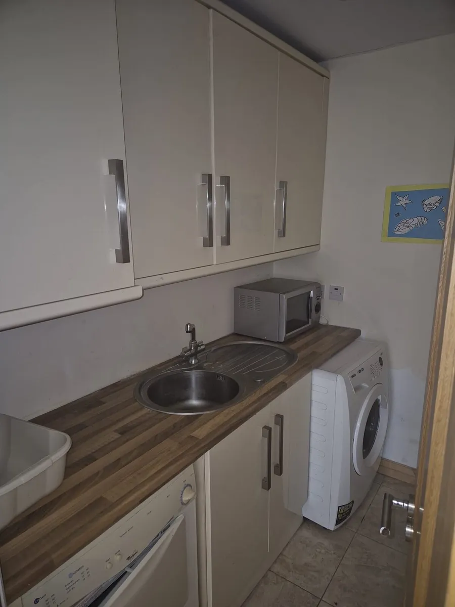 Full Contents of House (Kitchen) - Image 4
