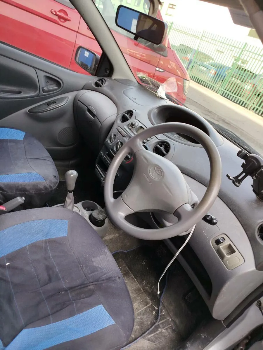 Toyota Yaris 2003 - Image 3