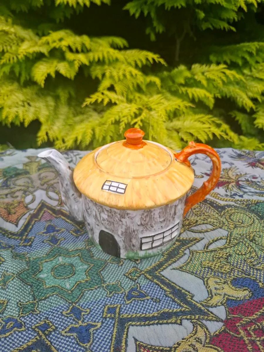 Cottage novelty tea pot postage possible