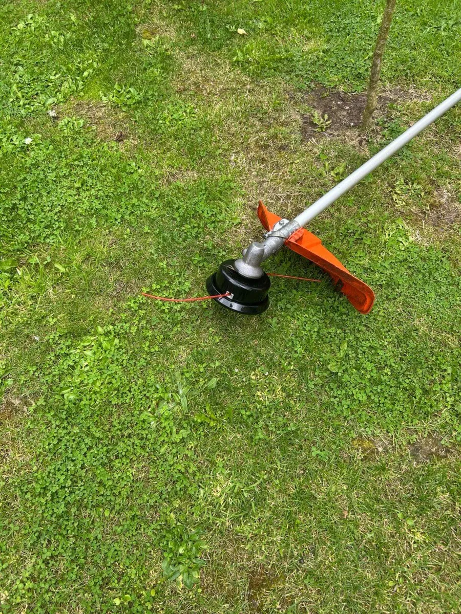 Husqvarna 133R heavy duty strimmer - Image 2