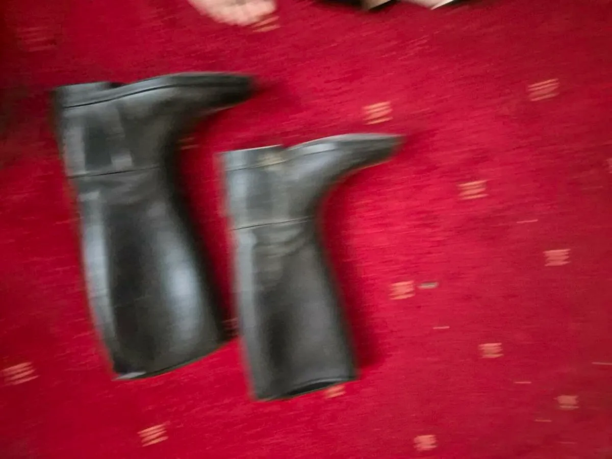 Adult horseriding gear - Image 1