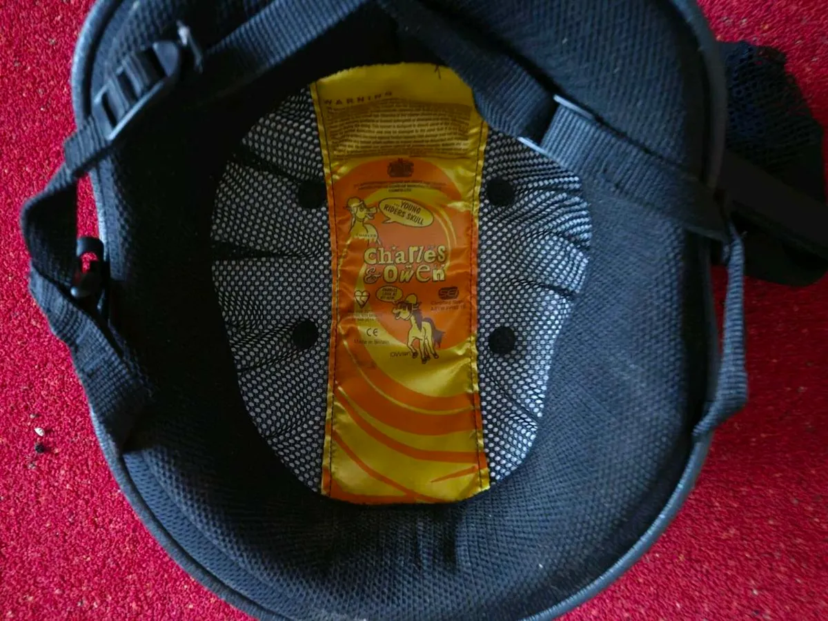 Adult horseriding gear - Image 3