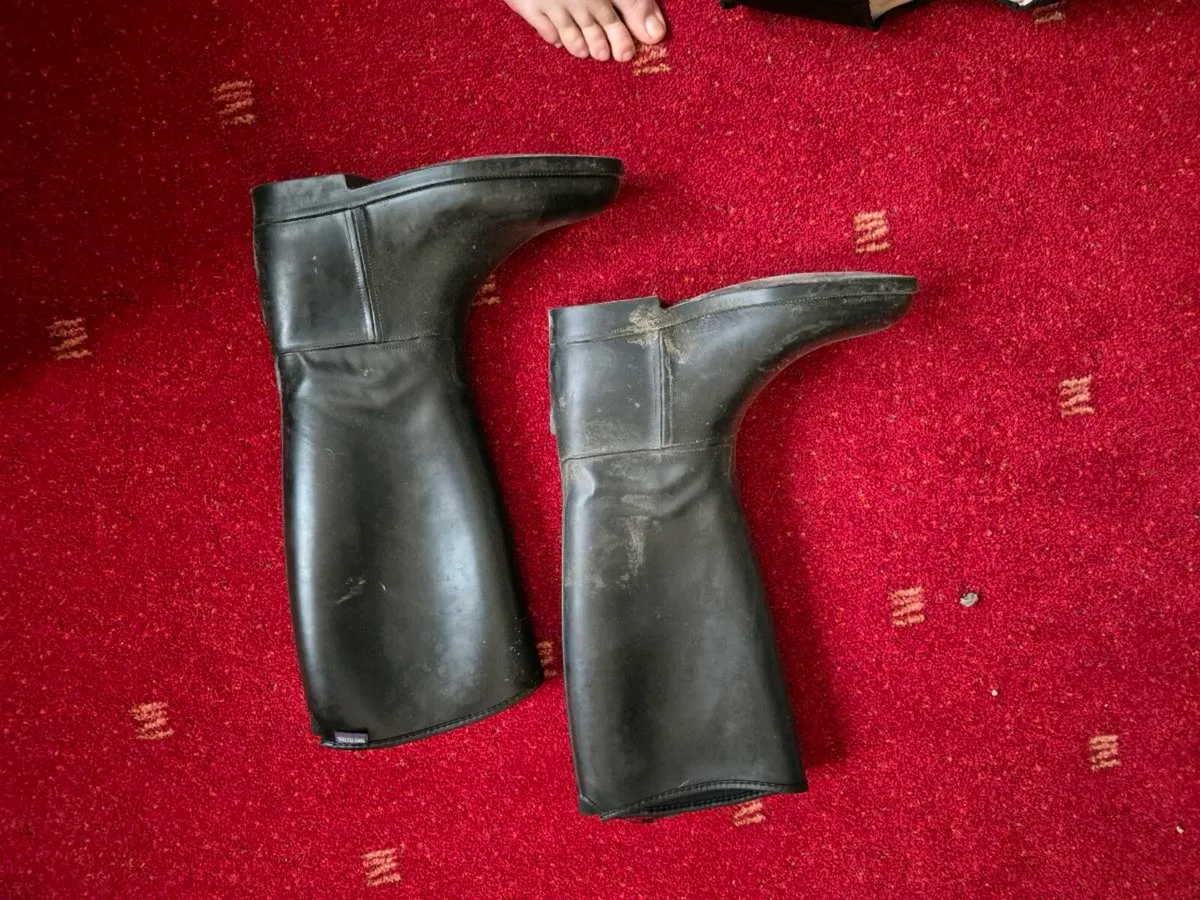 Adult horseriding gear - Image 4