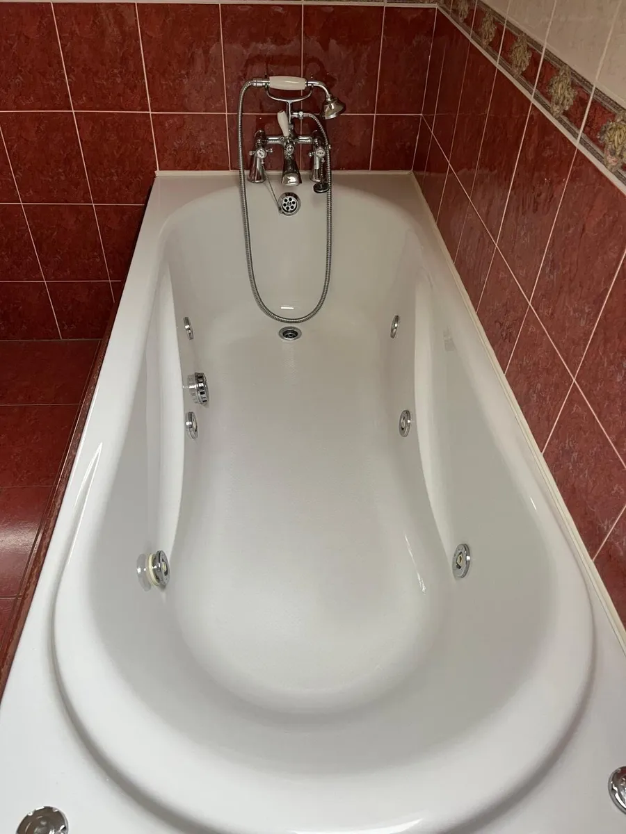 SINK, TOILET & JACUZZI BATH - Image 1