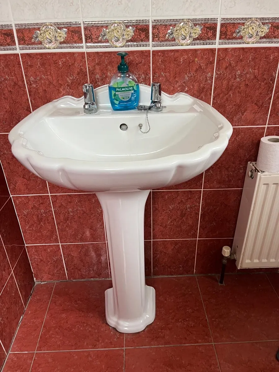 SINK, TOILET & JACUZZI BATH - Image 2