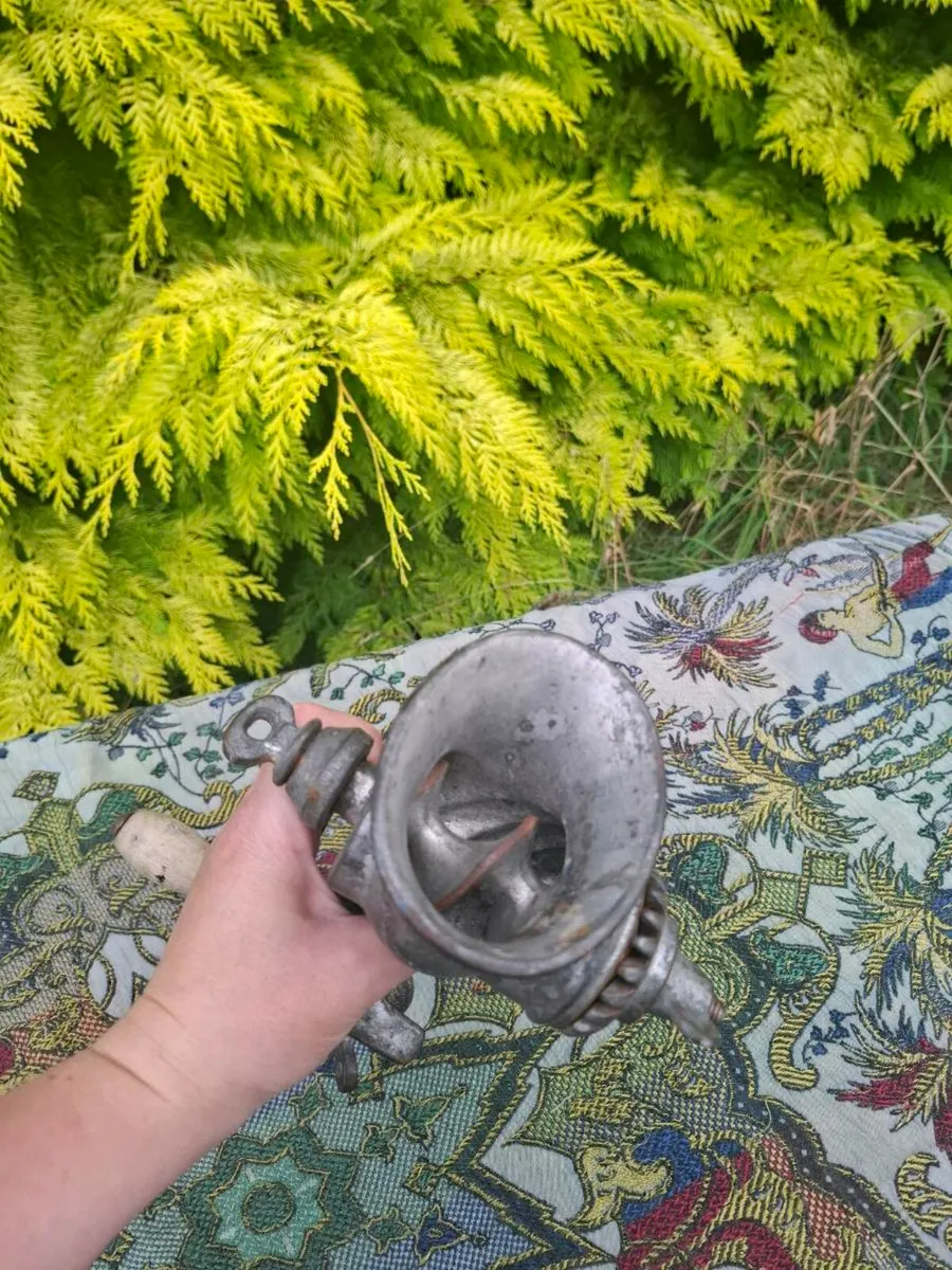 Old meat mincer possible to post - Image 2