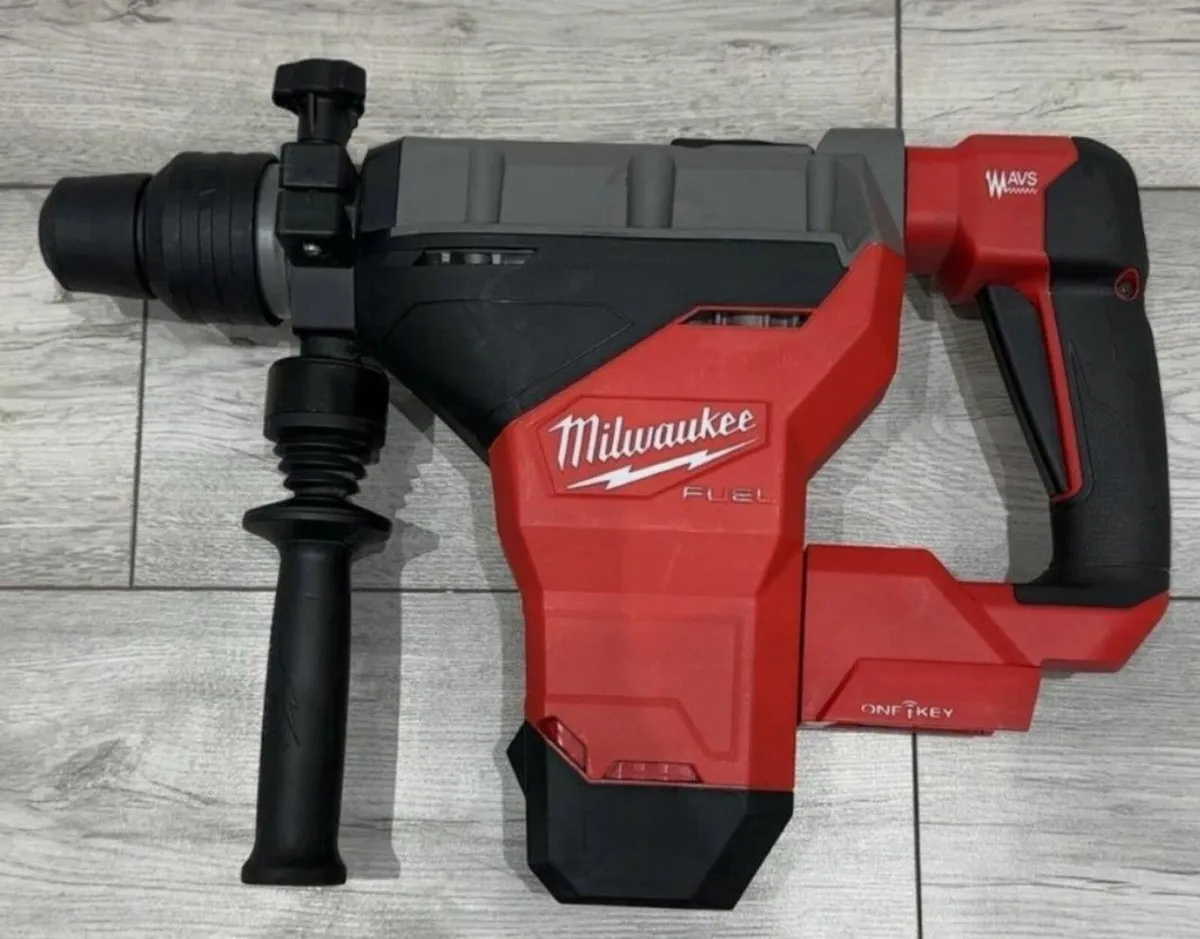 Milwaukee M18 FHM-121C FUEL 8kg SDS Max Drill 1 x - Image 3